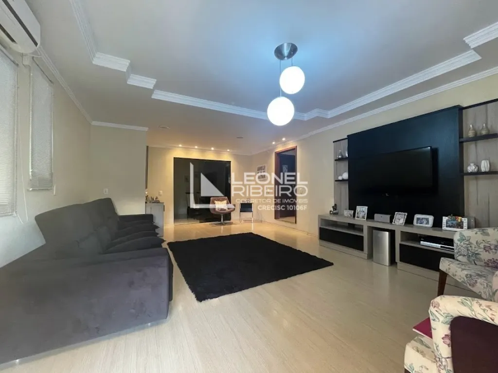 Linda Casa com Piscina no Bairro das Capitais. — foto 4