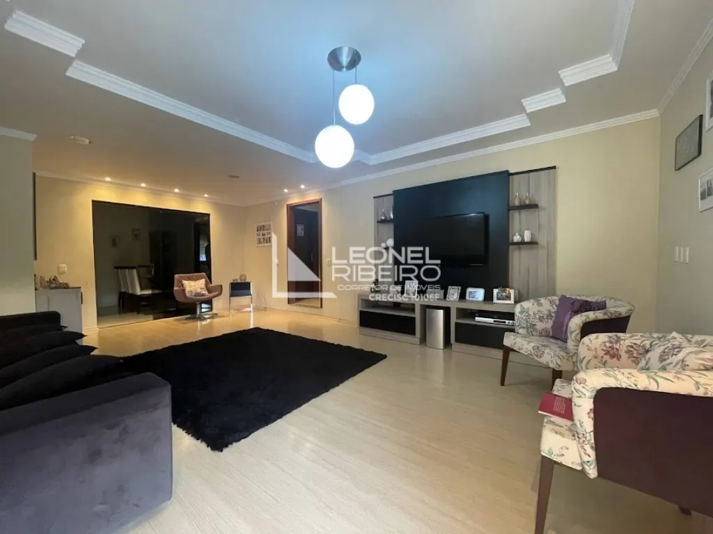 Linda Casa com Piscina no Bairro das Capitais. — foto 5