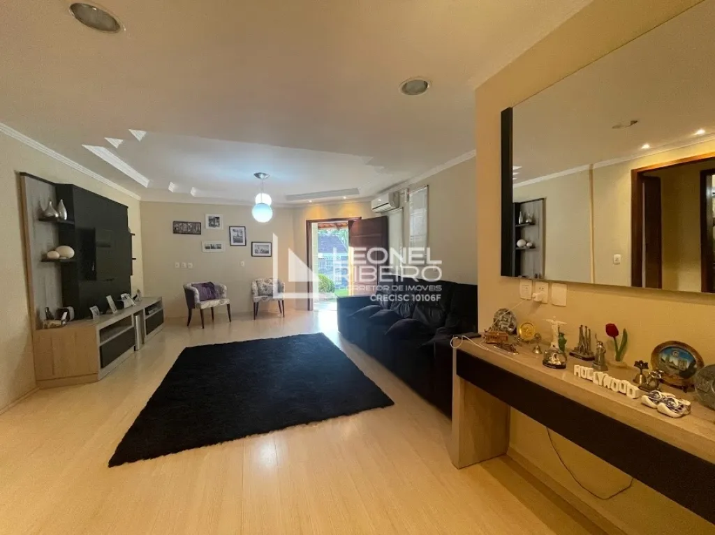 Linda Casa com Piscina no Bairro das Capitais. — foto 7