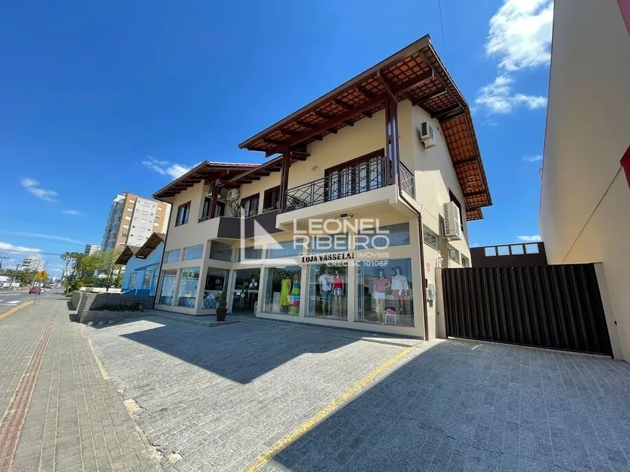 Casa á venda com 3 dormitórios no bairro Capitais em Timbó/SC - foto 1