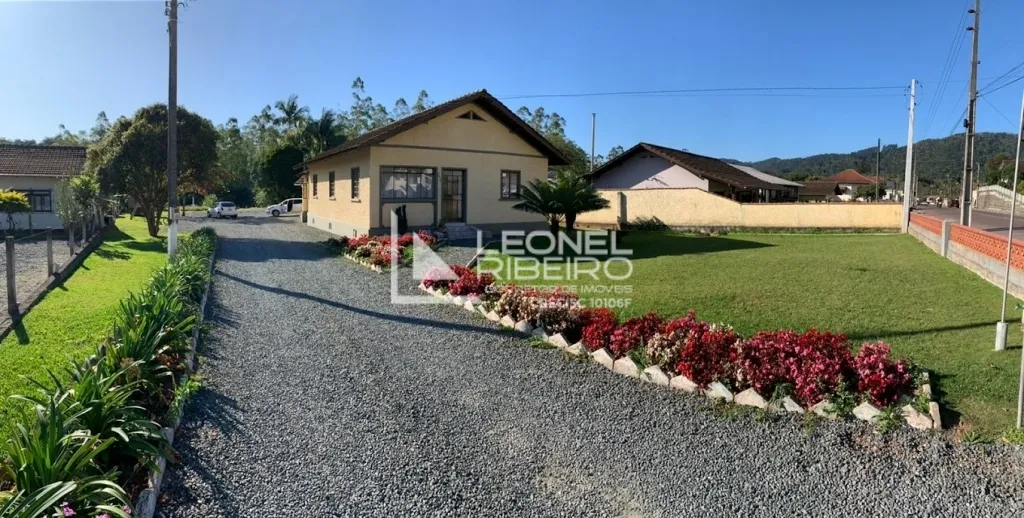Casa no Bairro Pomeranos com Terreno muito amplo. - foto 1