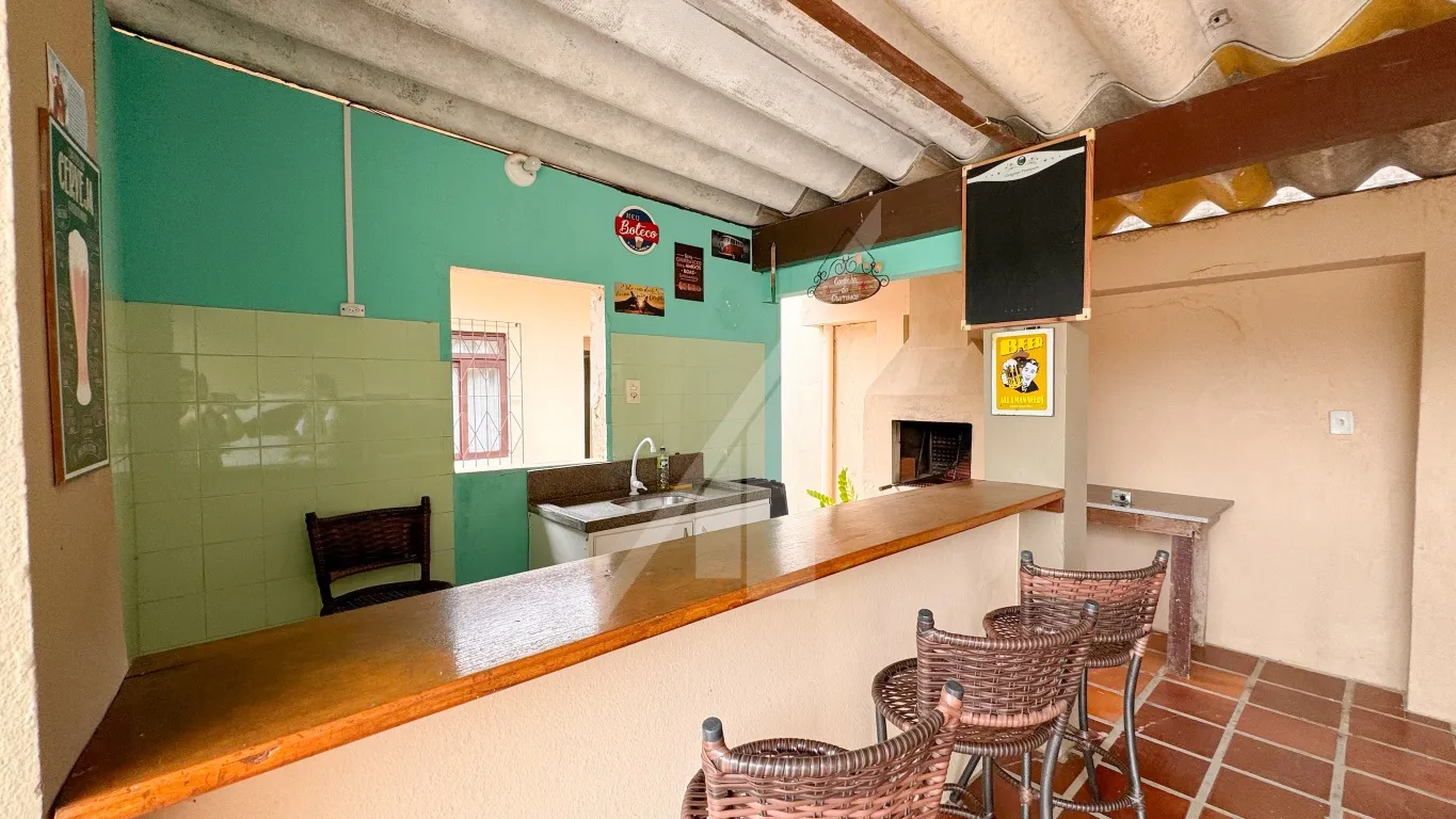 Casa de 3 quartos no bairro Garcia, a apenas 7 minutos do centro, em uma rua tranquila e próxima de comércios variados. — foto 2