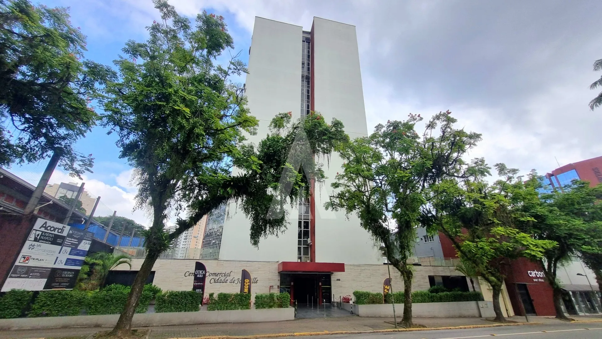 Excelente sala comercial, com 1 sala ampla, copa e 1 banheiro social. - foto 1