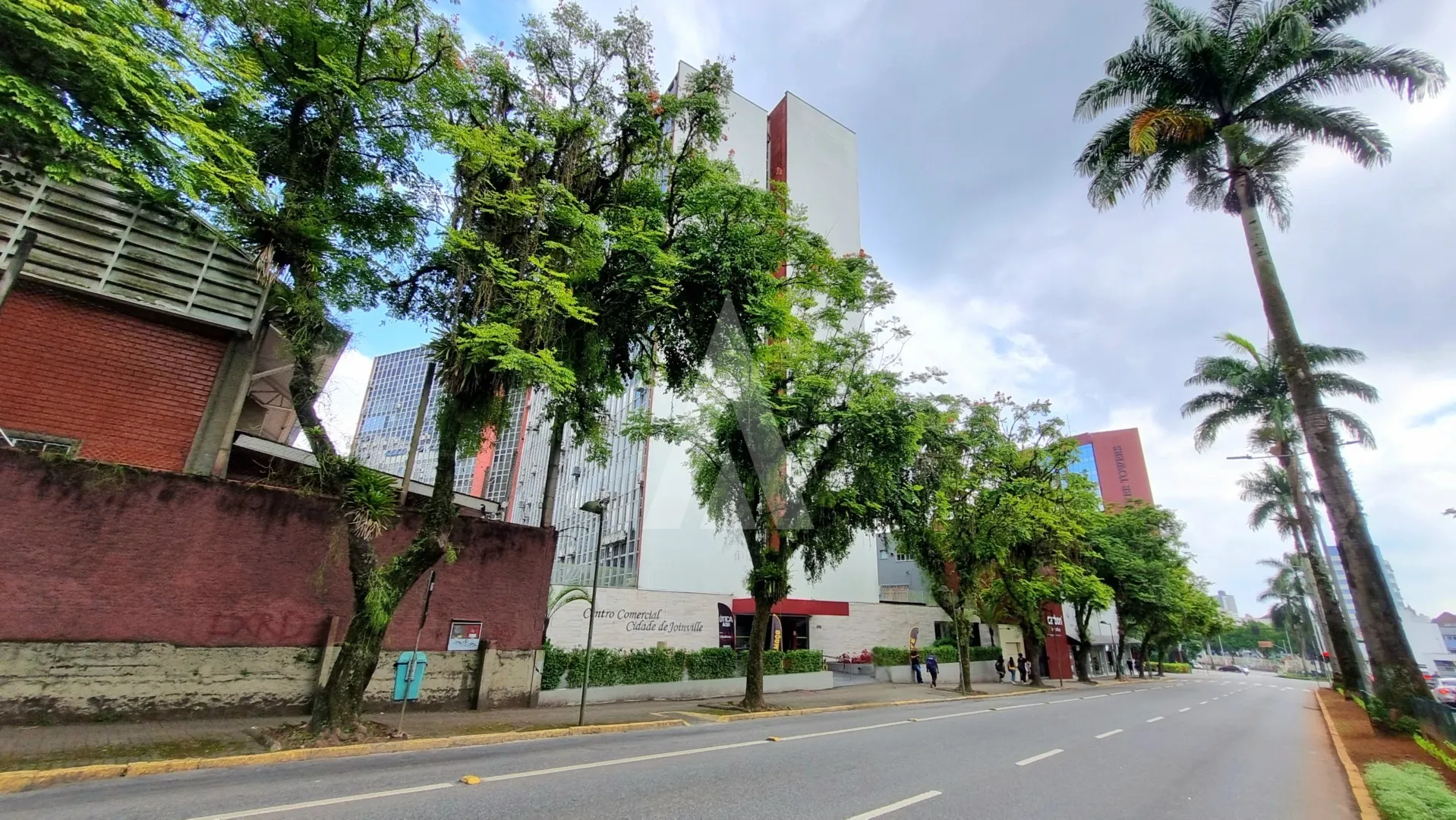 Excelente sala comercial, com 1 sala ampla, copa e 1 banheiro social. — foto 2