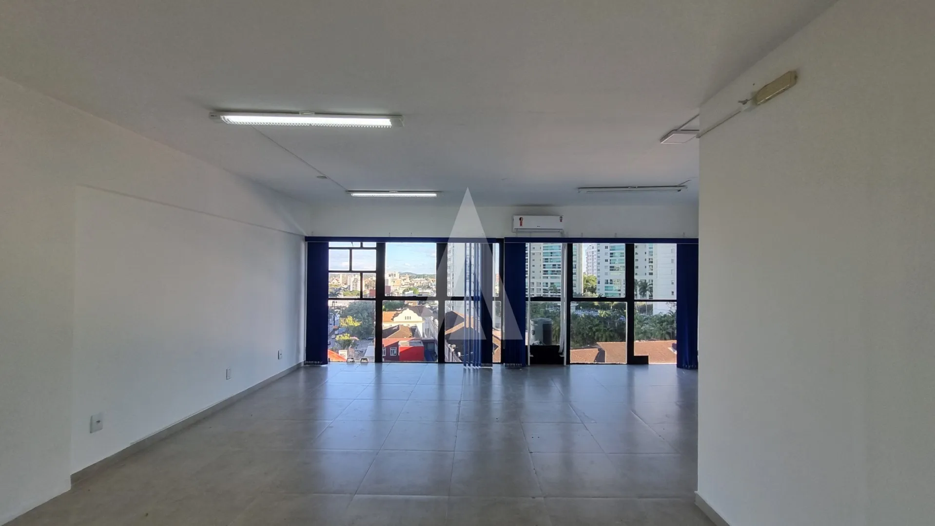 Excelente sala comercial, com 1 sala ampla, copa e 1 banheiro social. — foto 6