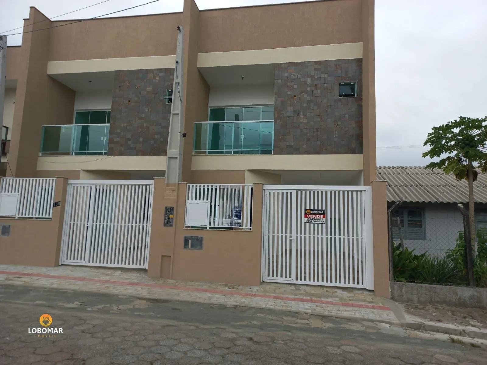 Sobrado com duas suítes, à apenas 200m do mar - Armação - Penha/SC - foto 1