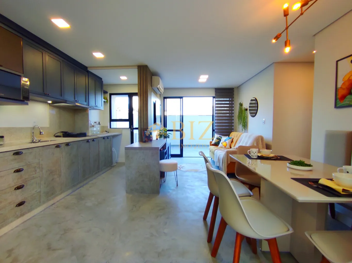 Apartamento TOTALMENTE MOBILIADO E DECORADO, com 2 terraços, no Bairro Itoupava Seca! — foto 2