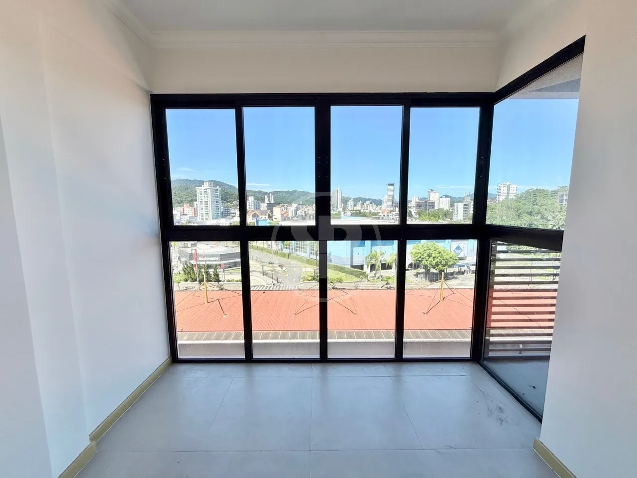 Apartamento de 2 dormitórios no Edifício Unique, localizado na região central de Blumenau/SC. Ideal para quem deseja investir em Airbnb! - foto 1