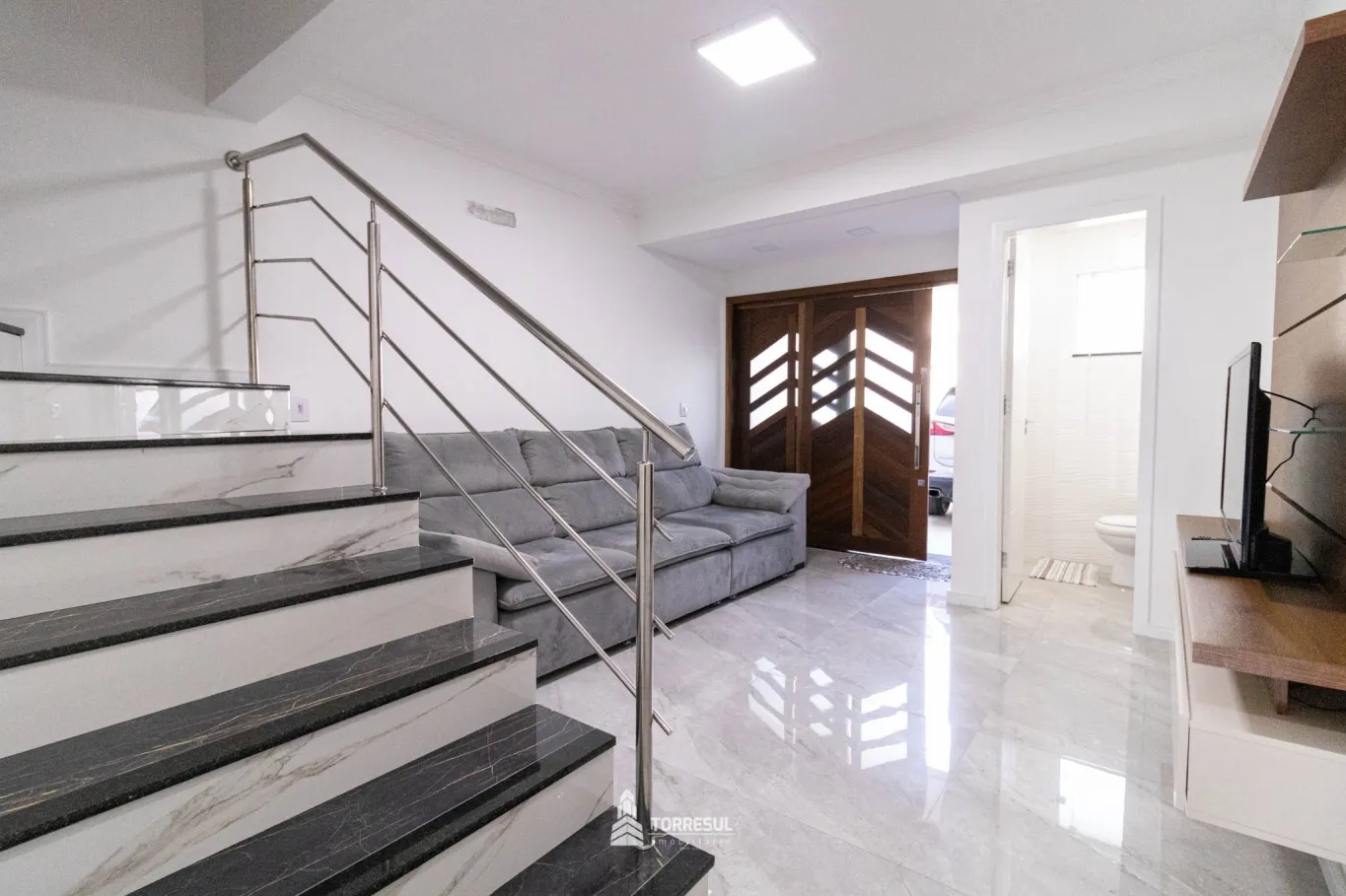 Sobrado com acabamento de alto padrão duas suítes e porão no bairro Tribess! — foto 5