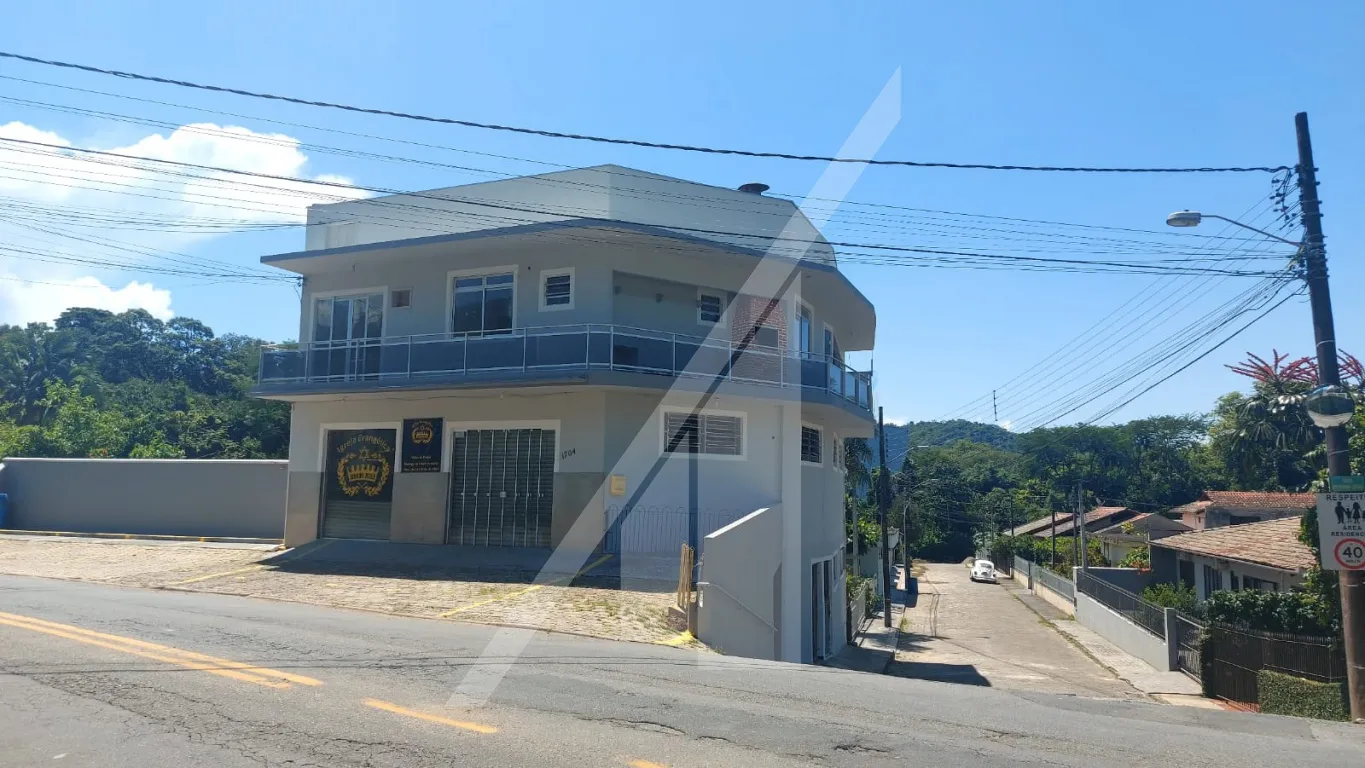 Excelente oportunidade para investidores prédio comercial e residencial no bairro Velha, corredor de serviço com ótima localização. — foto 5