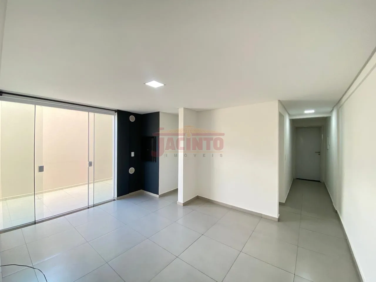 Apartamento com 2 dormitórios, na geral da Rua Francisco Vahldieck, bairro Fortaleza. - foto 1