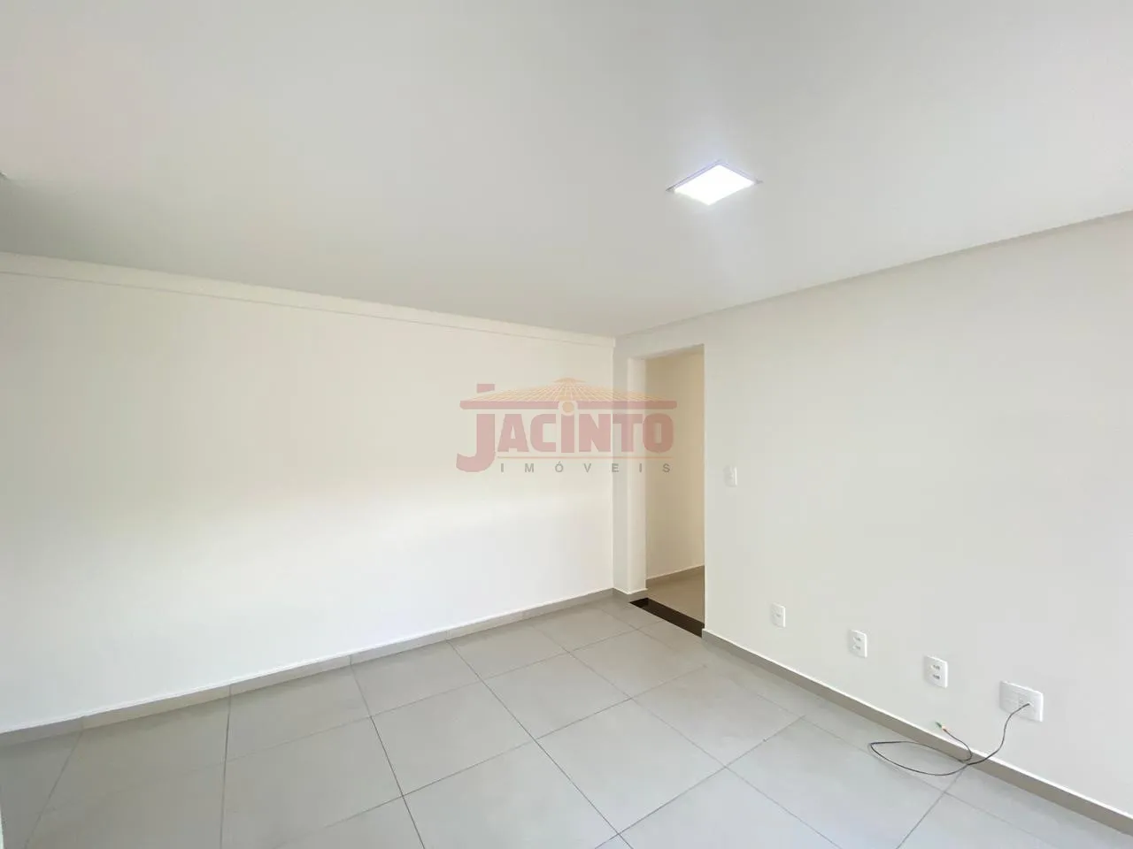 Apartamento com 2 dormitórios, na geral da Rua Francisco Vahldieck, bairro Fortaleza. — foto 2