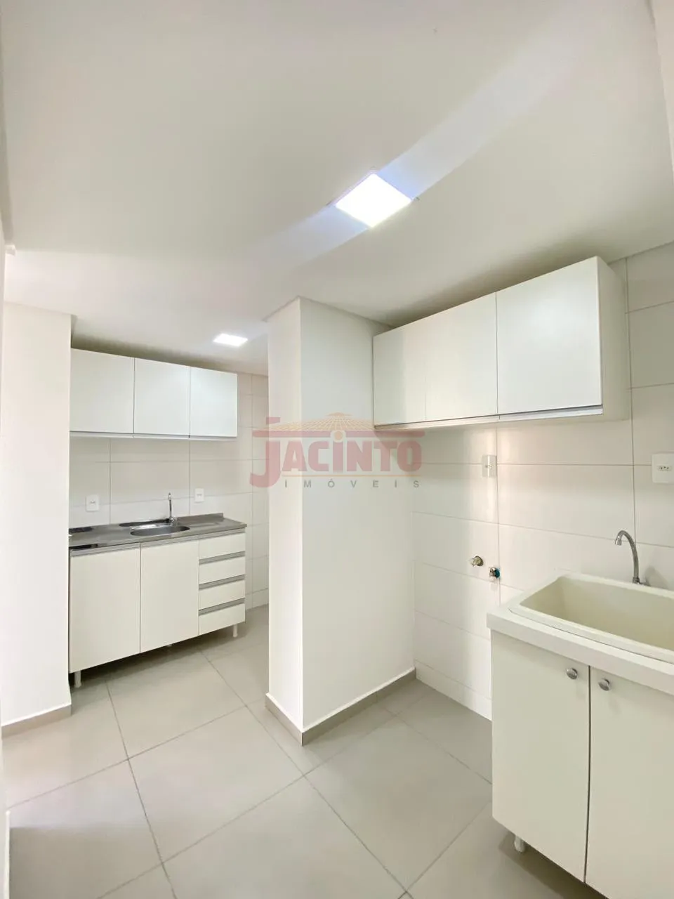 Apartamento com 2 dormitórios, na geral da Rua Francisco Vahldieck, bairro Fortaleza. — foto 3