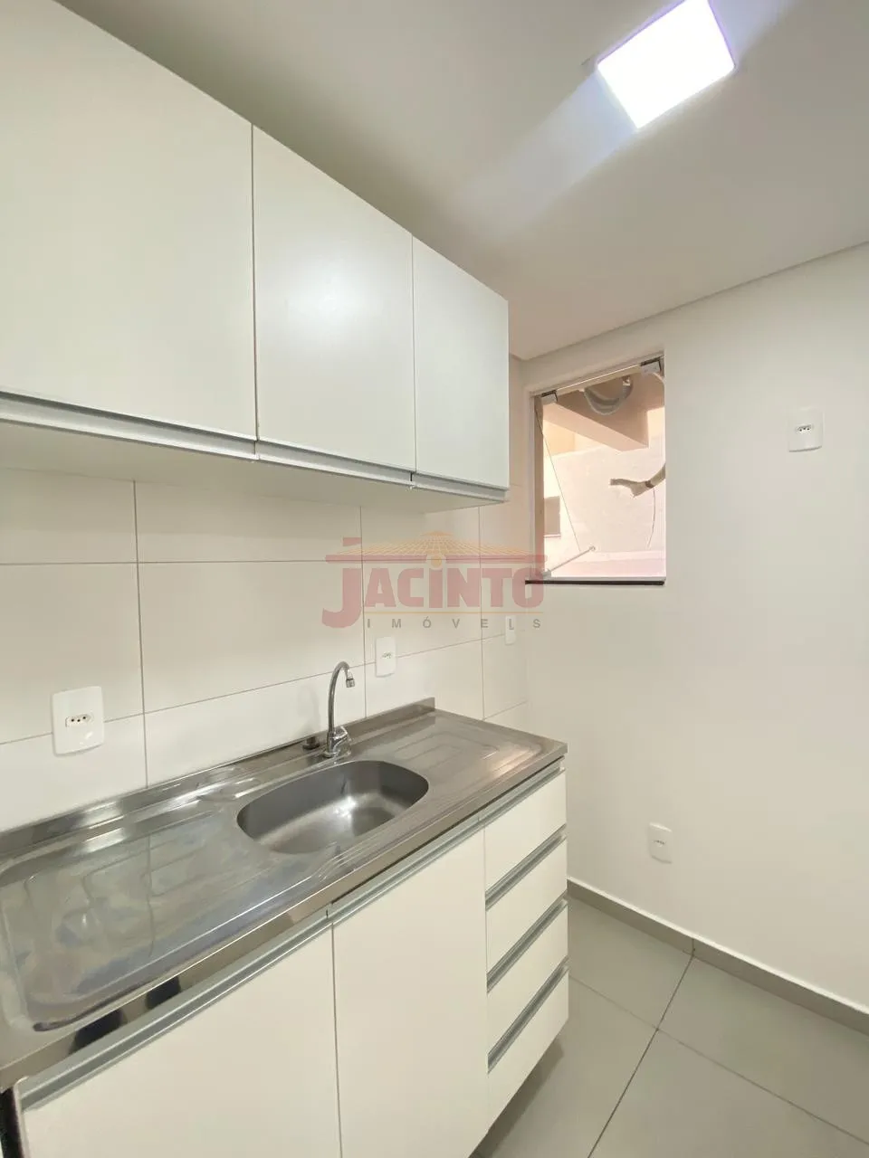 Apartamento com 2 dormitórios, na geral da Rua Francisco Vahldieck, bairro Fortaleza. — foto 4