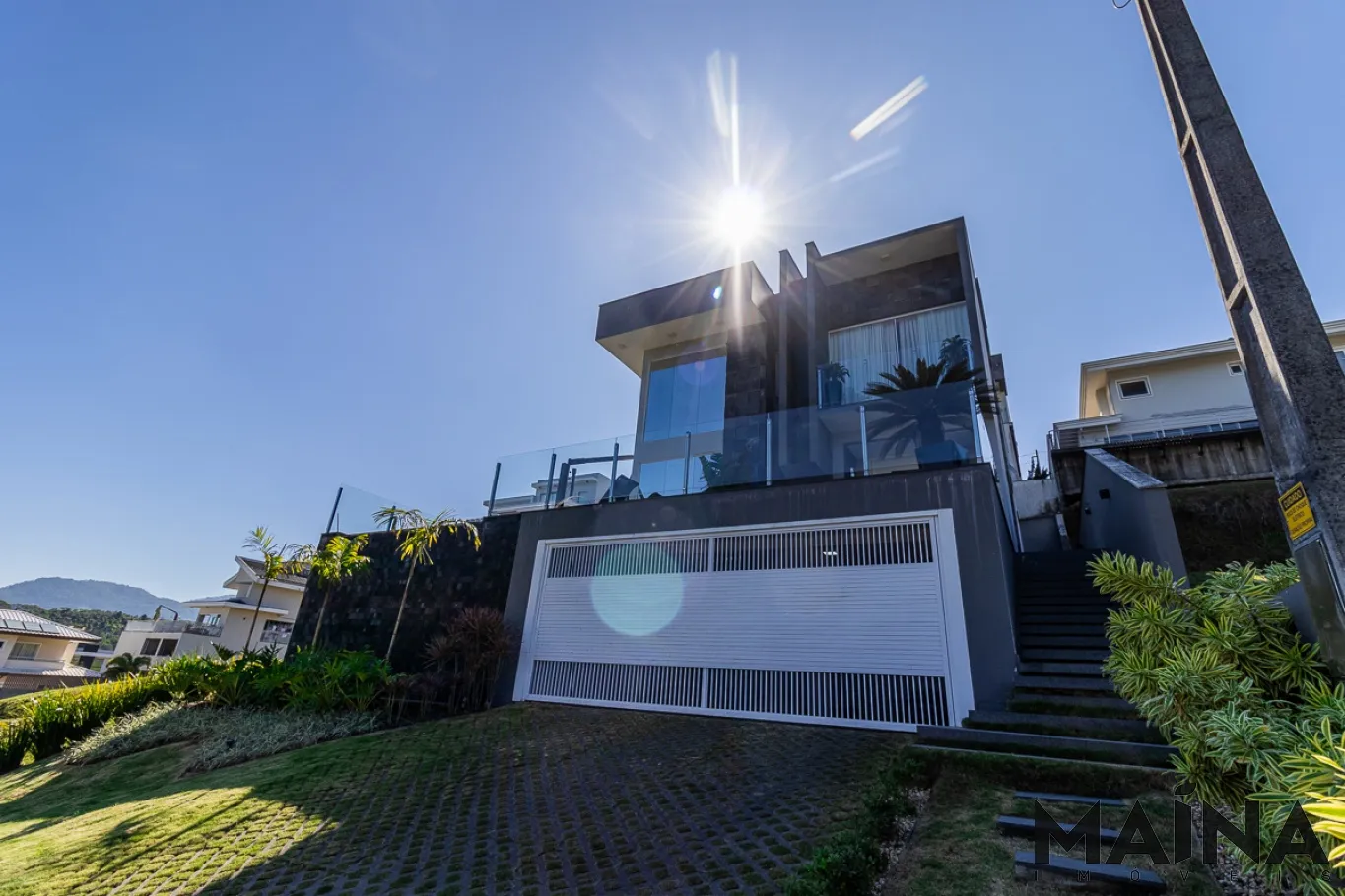 Casa imponente, contemporânea, totalmente mobiliada e decorada, com muito espaço e requinte no condomínio Golden Park. — foto 2