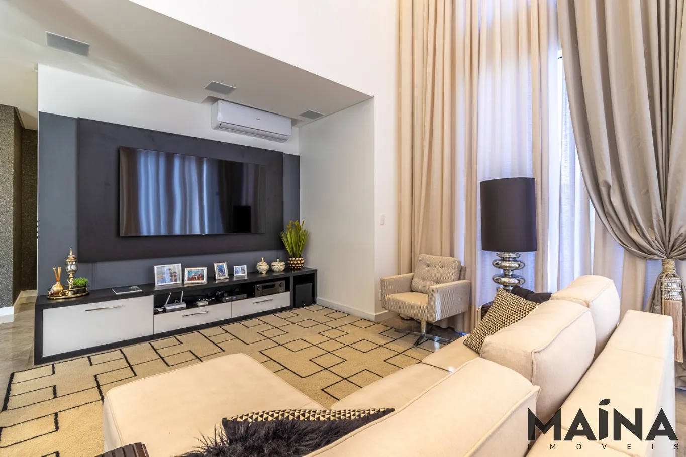 Casa imponente, contemporânea, totalmente mobiliada e decorada, com muito espaço e requinte no condomínio Golden Park. — foto 6