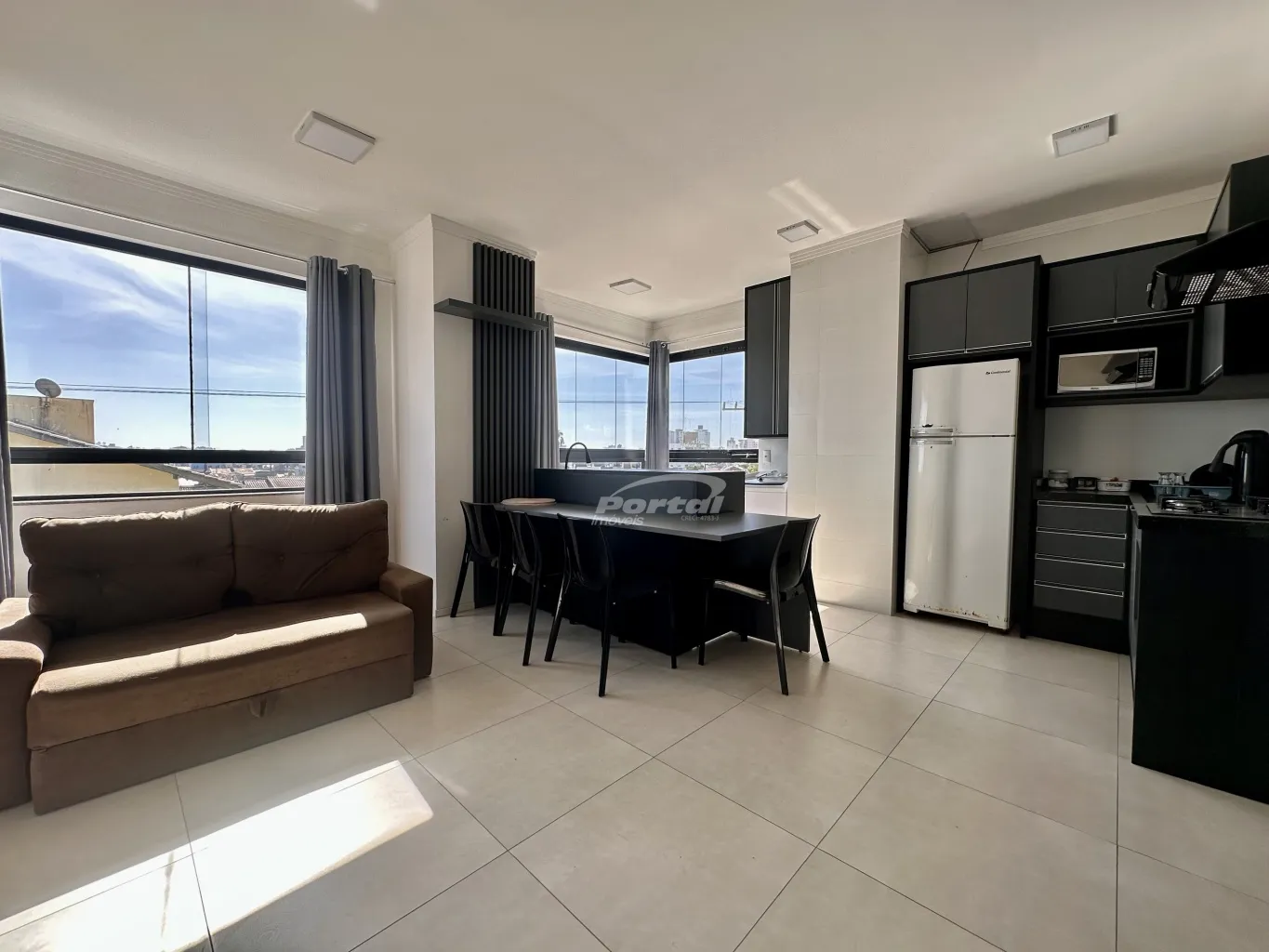 Apartamento mobiliado com 2 dormitórios, sendo 1 suíte, a cerca de 800 metros do mar no bairro Itacolomi em Balneário Piçarras/SC (Cód. 15387) — foto 5