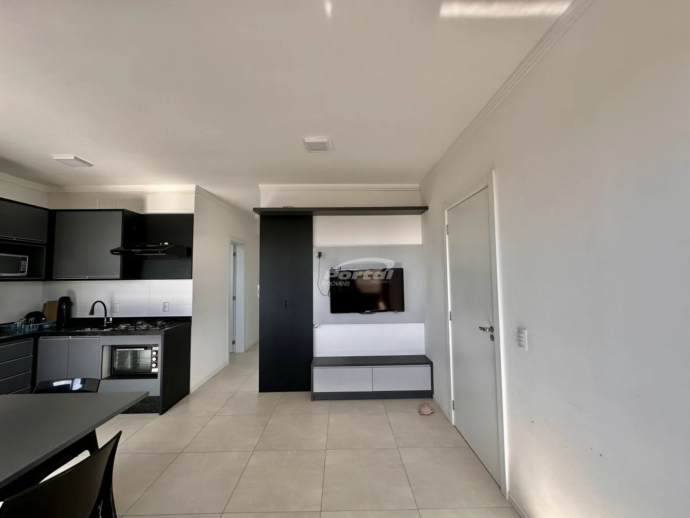 Apartamento mobiliado com 2 dormitórios, sendo 1 suíte, a cerca de 800 metros do mar no bairro Itacolomi em Balneário Piçarras/SC (Cód. 15387) — foto 7