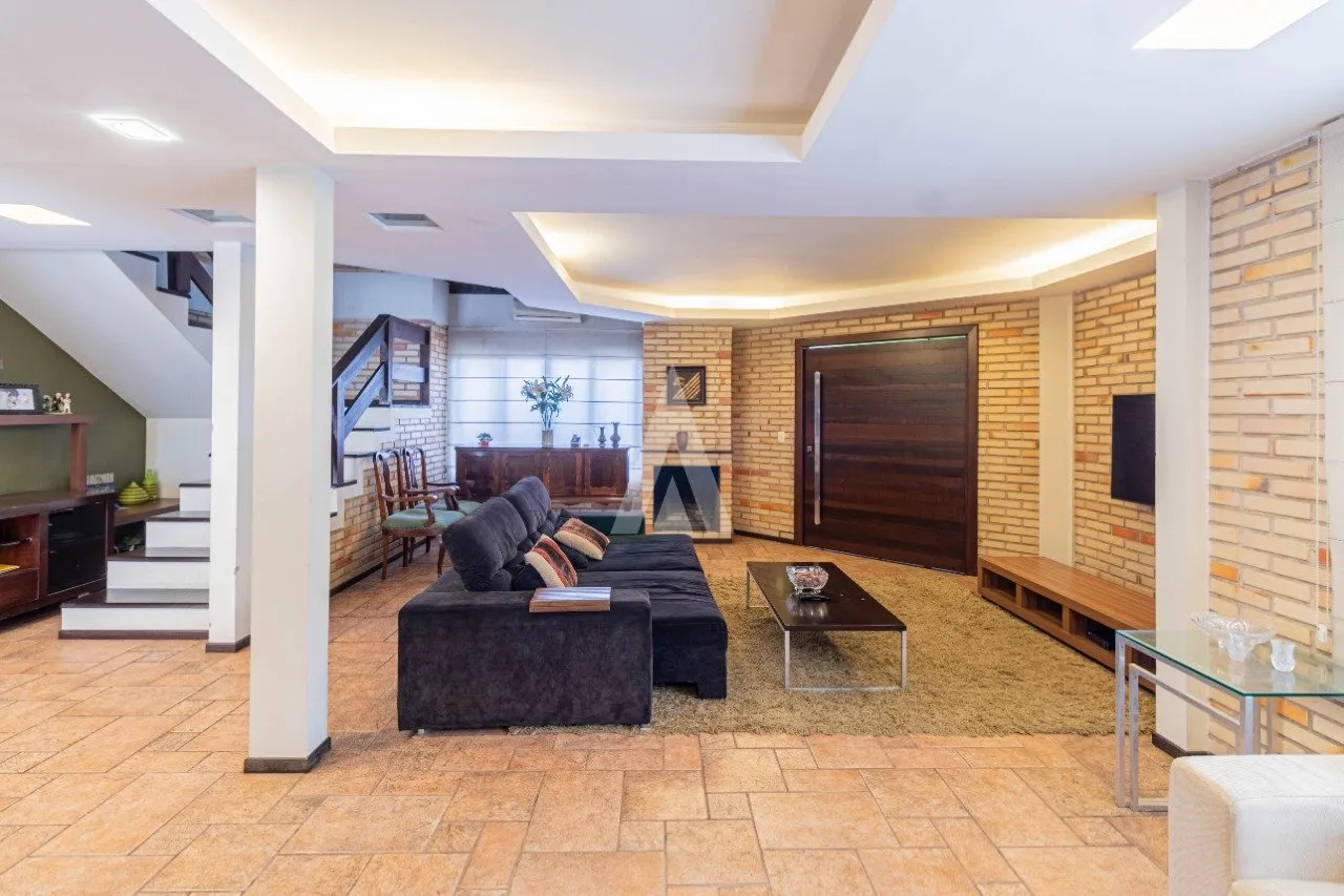 Casa com 3 quartos , sendo 1 suíte à venda no bairro Bom Retiro em Joinville-SC por R$1.700.000,00. — foto 3