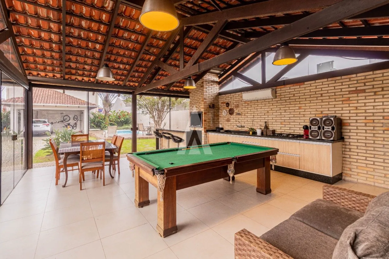 Casa com 3 quartos , sendo 1 suíte à venda no bairro Bom Retiro em Joinville-SC por R$1.700.000,00. - foto 1
