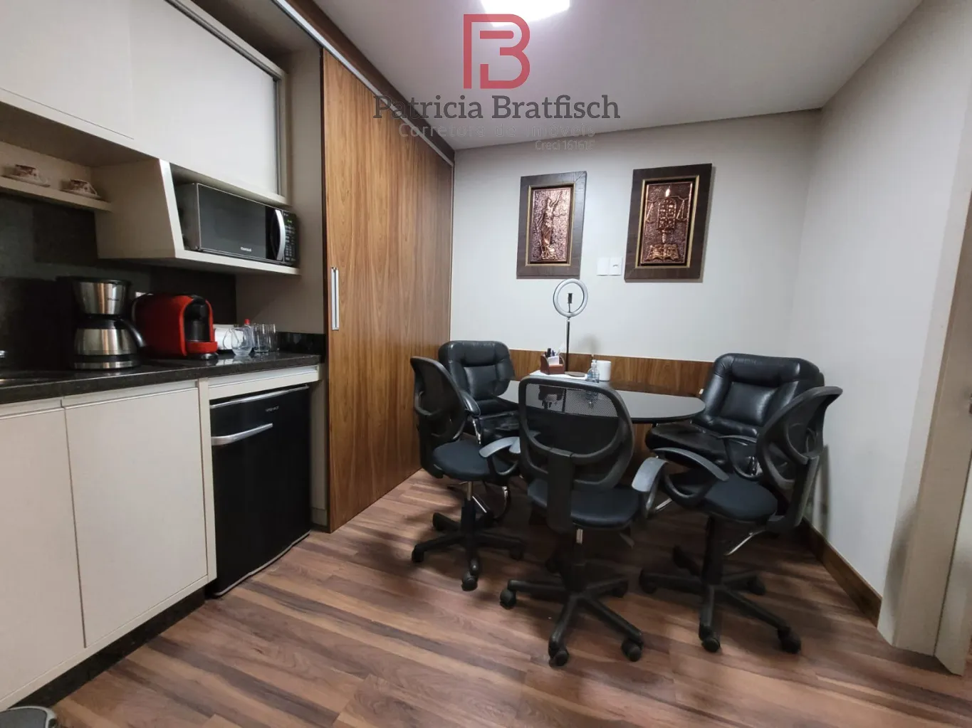Sala comercial mobiliada e equipada, no Centro de Blumenau. Possibilidade de compartilhamento. — foto 2