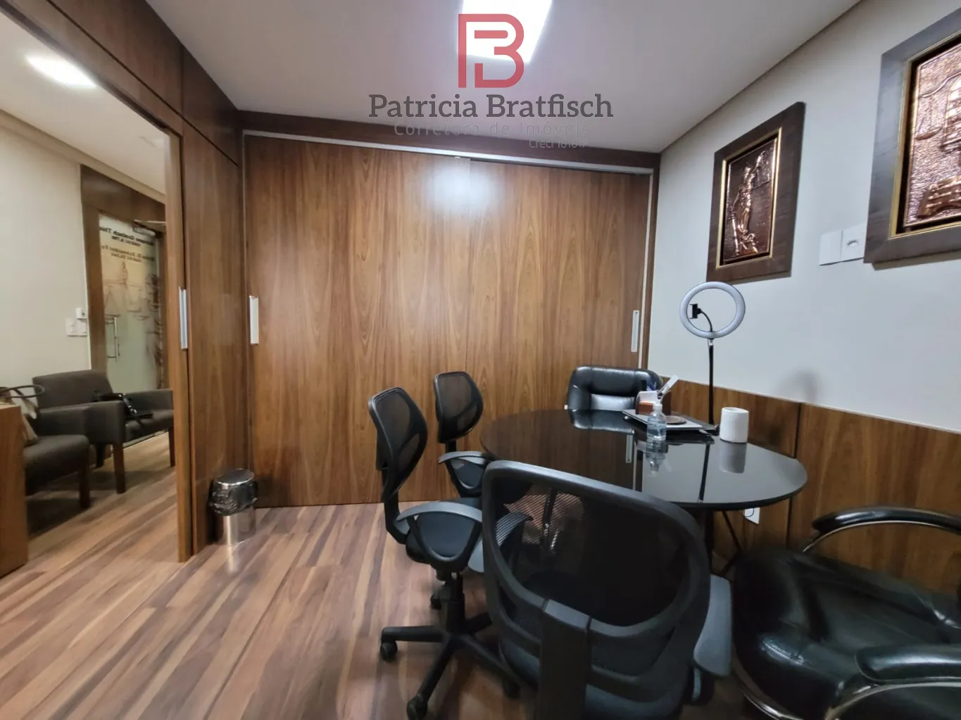 Sala comercial mobiliada e equipada, no Centro de Blumenau. Possibilidade de compartilhamento. — foto 3