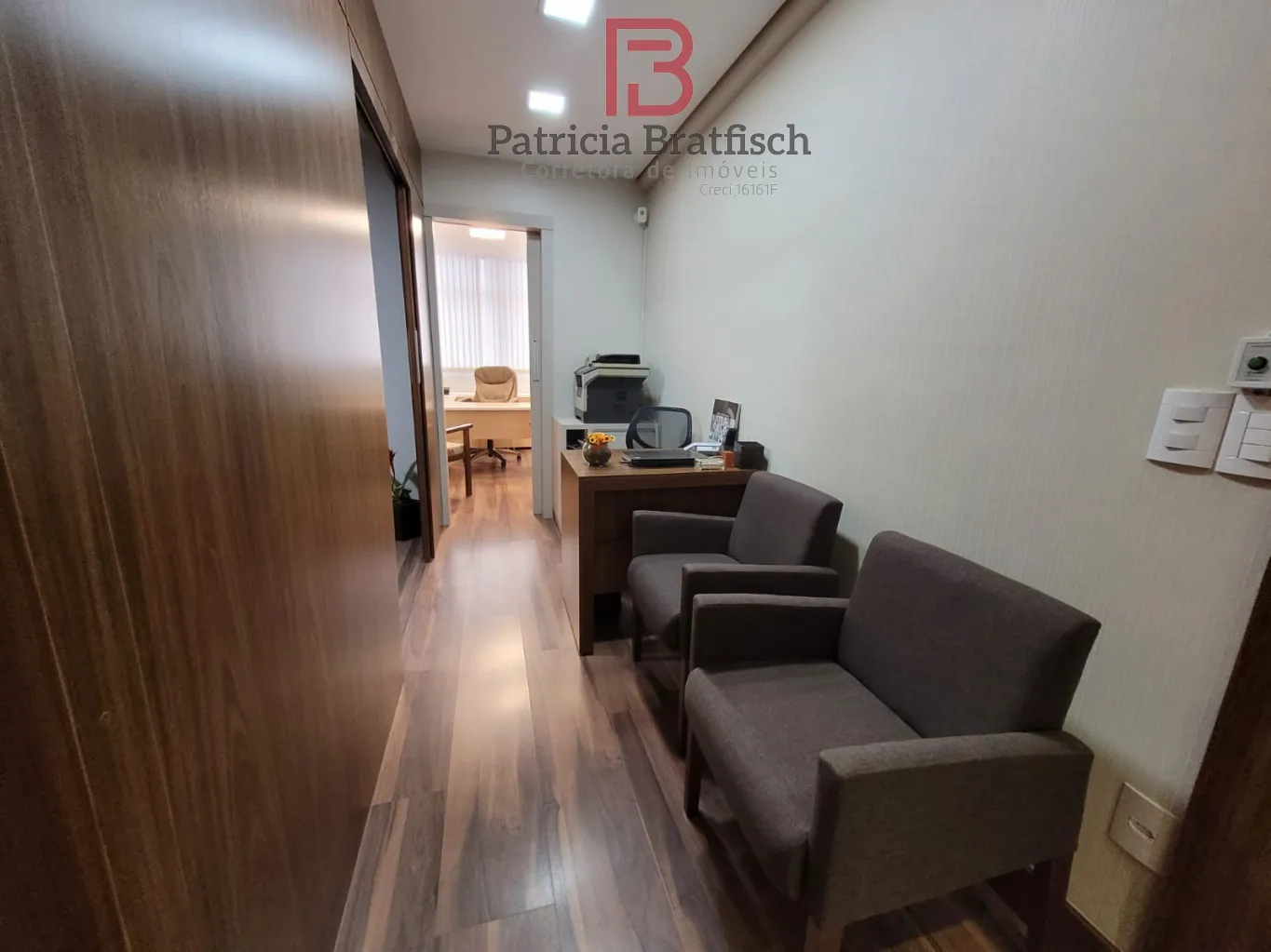 Sala comercial mobiliada e equipada, no Centro de Blumenau. Possibilidade de compartilhamento. — foto 4