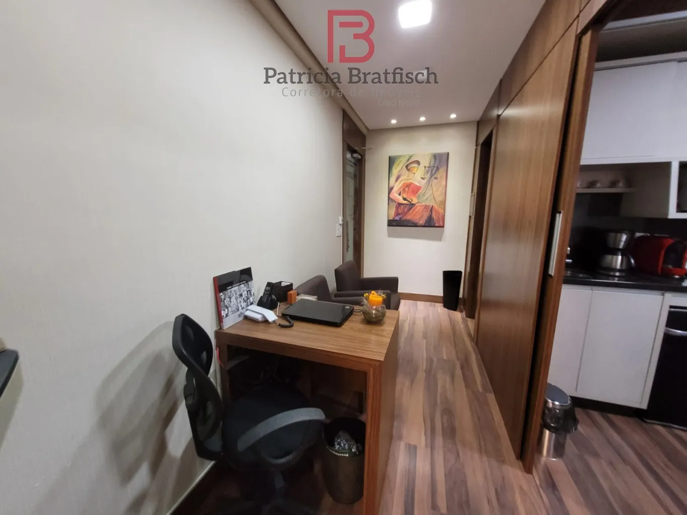 Sala comercial mobiliada e equipada, no Centro de Blumenau. Possibilidade de compartilhamento. — foto 5