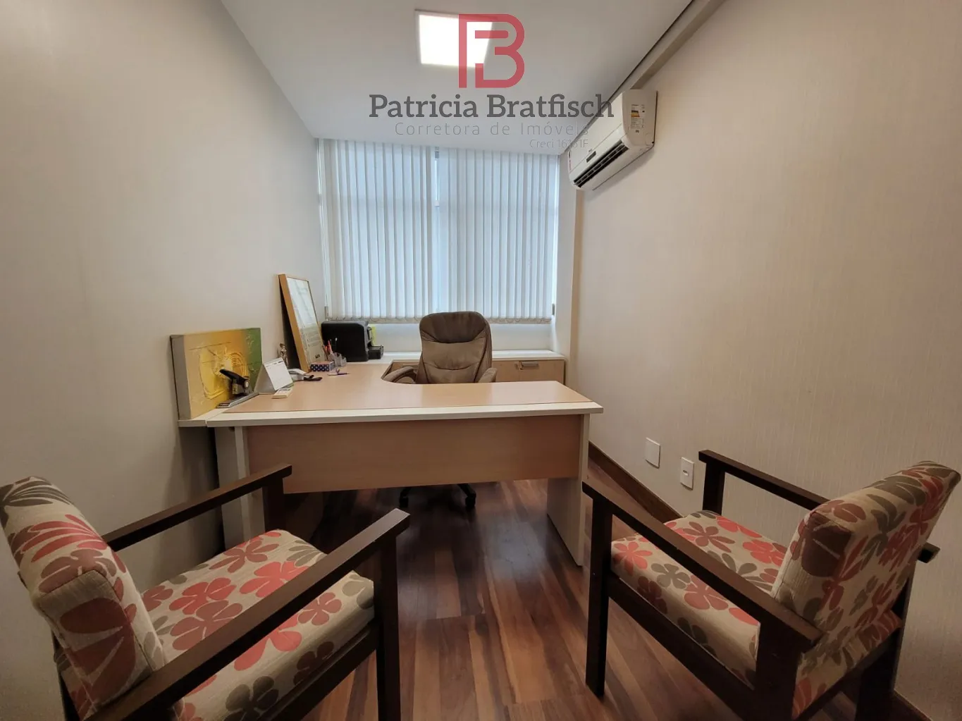 Sala comercial mobiliada e equipada, no Centro de Blumenau. Possibilidade de compartilhamento. — foto 7