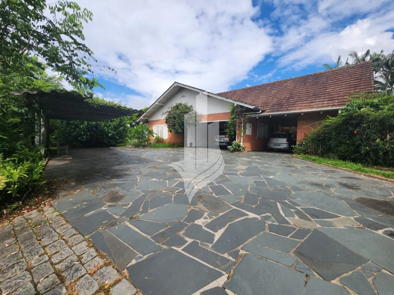 Casa com amplo terreno no Jardim Blumenau - foto 1