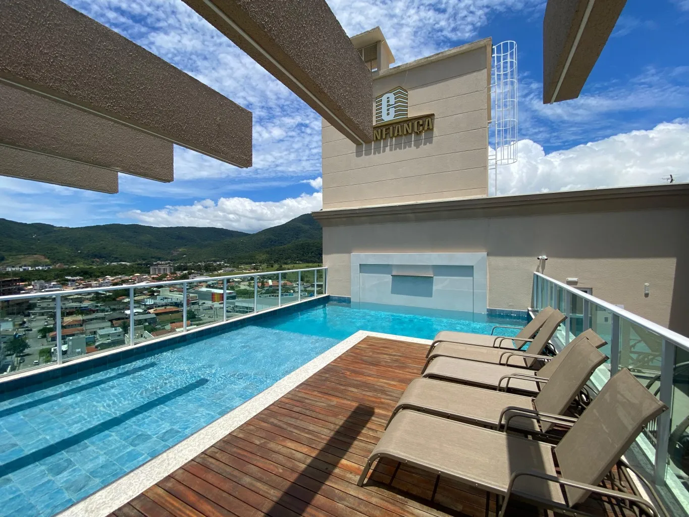 Apartamento na planta, localizado em Porto Belo, no bairro Perequê. — foto 2