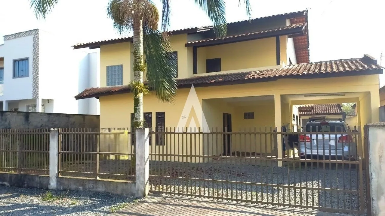 Casa com 1 suíte(s) mais 3 quarto(s) à venda no bairro Vila Nova em Joinville,Por R$750.000,00 — foto 2