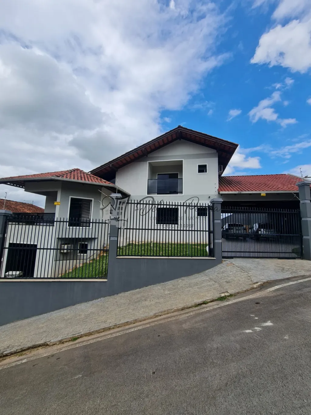 Belissima casa no centro de Gaspar - foto 1