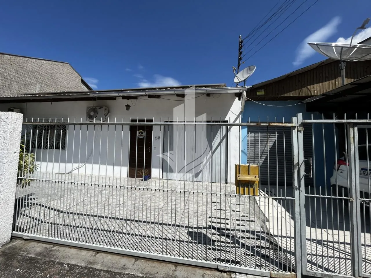 Casa com galpão em ótima localização, aos fundos da Cooper da Agua Verde. — foto 2