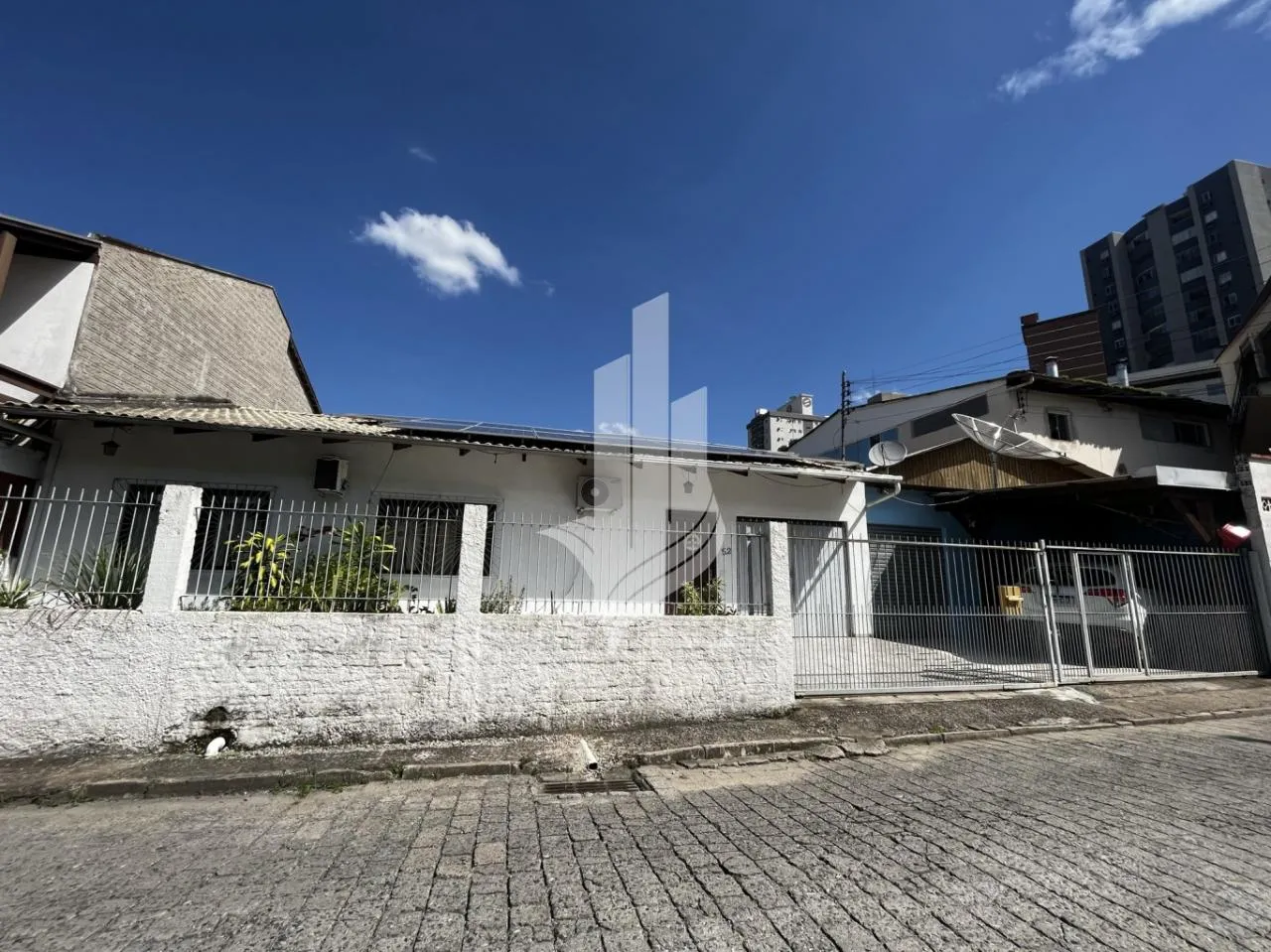 Casa com galpão em ótima localização, aos fundos da Cooper da Agua Verde. — foto 3
