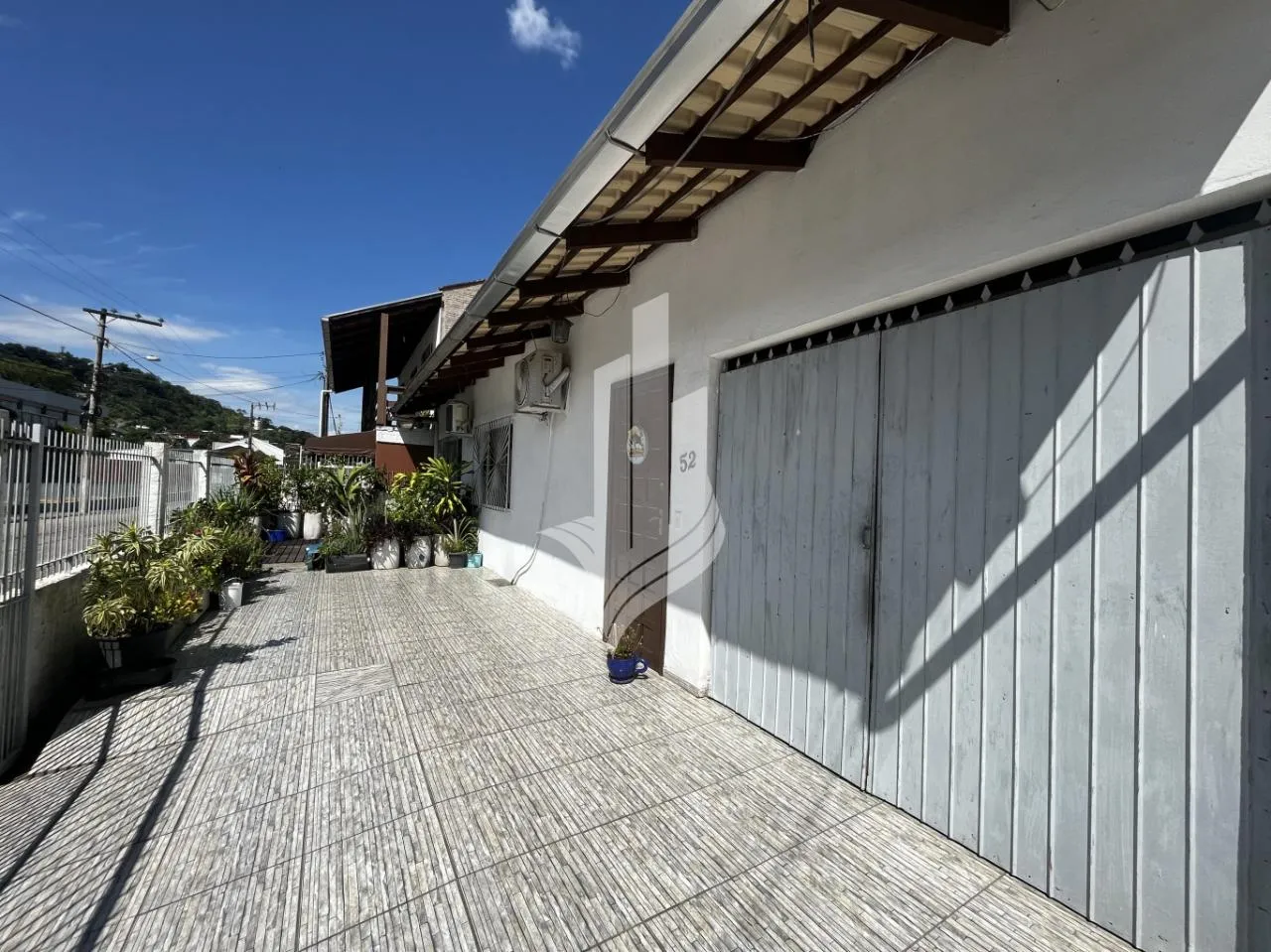 Casa com galpão em ótima localização, aos fundos da Cooper da Agua Verde. — foto 5