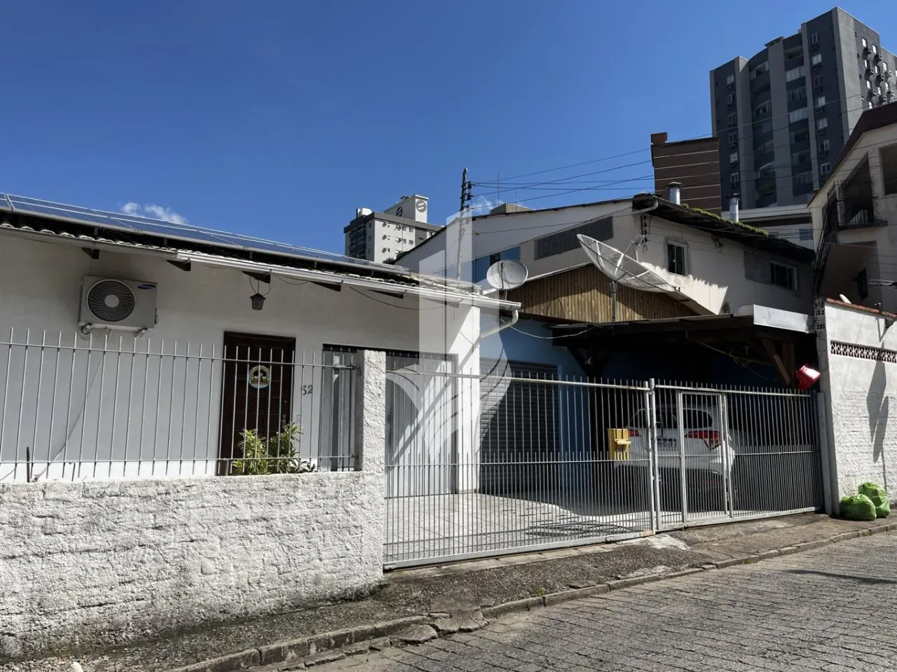 Casa com galpão em ótima localização, aos fundos da Cooper da Agua Verde. — foto 7