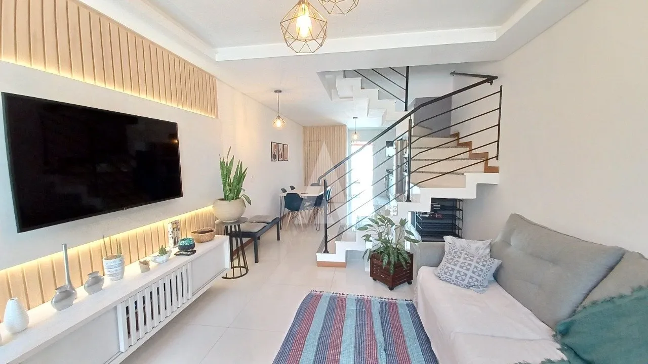 Sobrado Geminado com 1 suíte(s) mais 2 quarto(s) à venda no bairro SAGUACU em JOINVILLE, por R$ 635.000.00. - foto 1