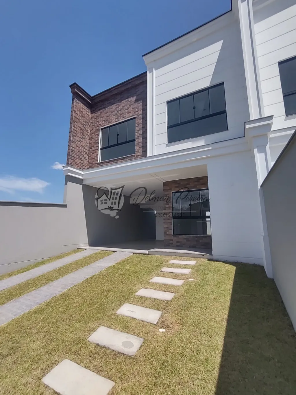 Sobrado com Arquitetura moderna no centro de Gaspar - foto 1