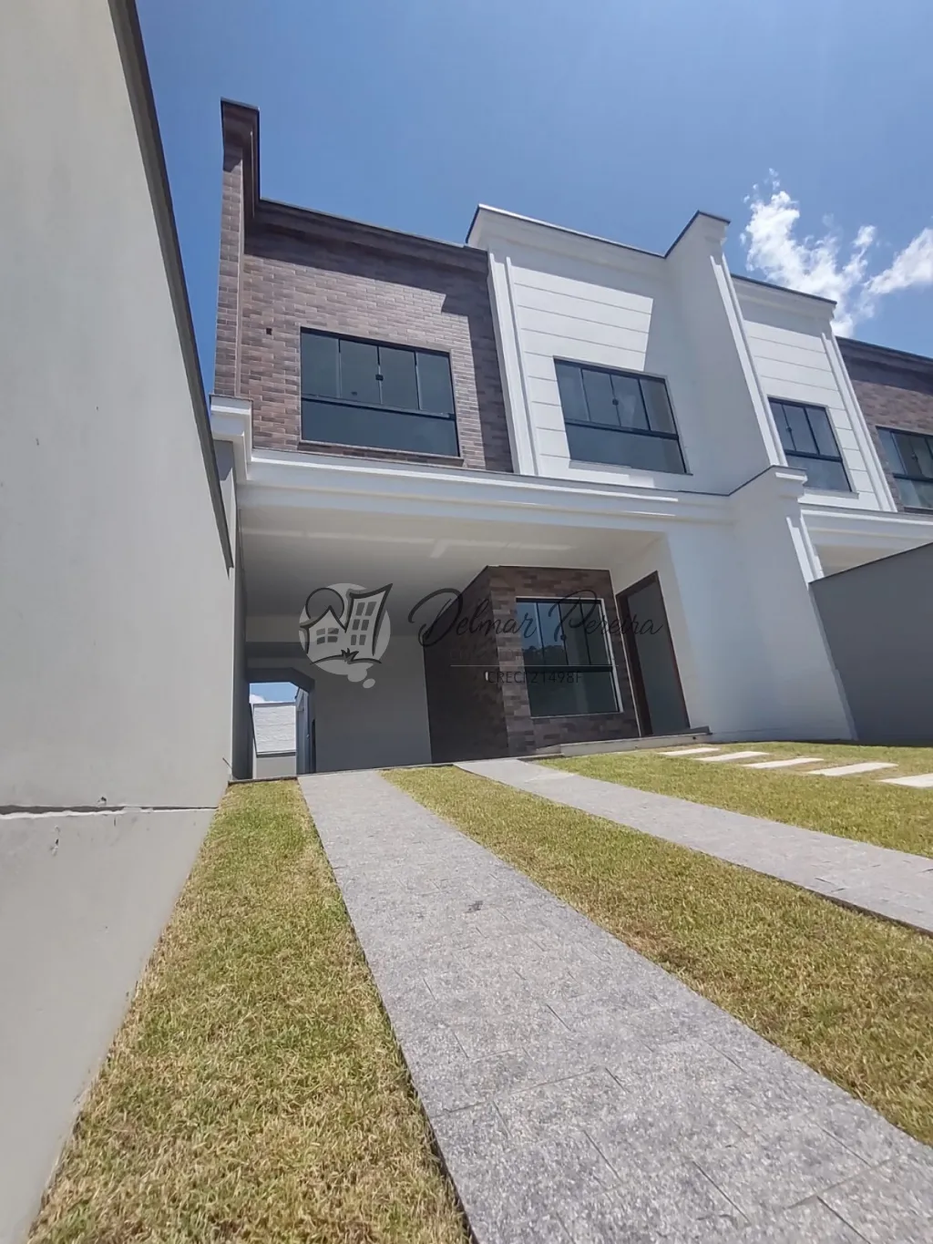 Sobrado com Arquitetura moderna no centro de Gaspar — foto 2