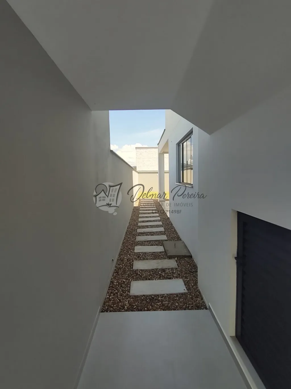 Sobrado com Arquitetura moderna no centro de Gaspar — foto 5