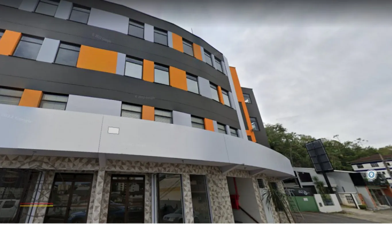 Sala comercial em Blumenau/SC, com localização privilegiada e infraestrutura de segurança. - foto 1