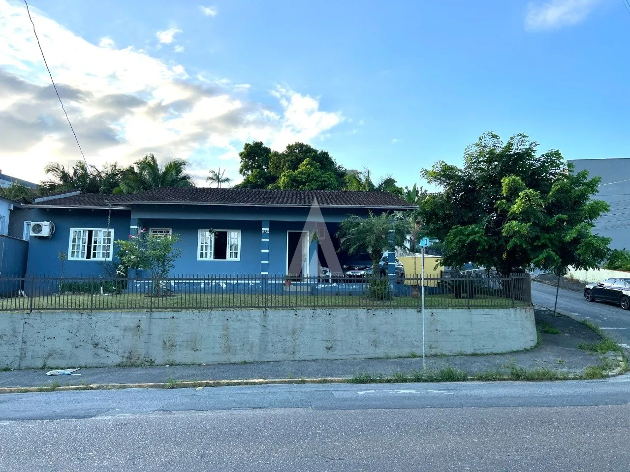 Casa com 3 quarto(s) à venda no bairro Saguaçu em Joinville, por R$ 1.300.000.00. — foto 3