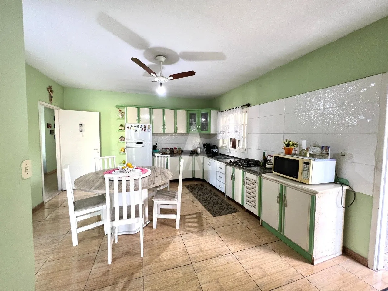 Casa com 3 quarto(s) à venda no bairro Saguaçu em Joinville, por R$ 1.300.000.00. — foto 4