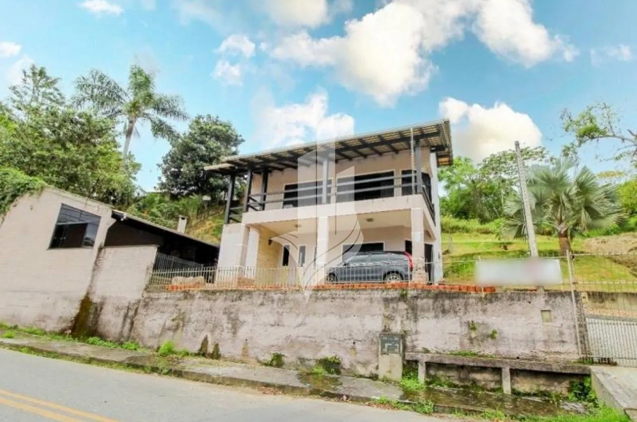 Ótima casa à venda no bairro Água Verde - foto 1