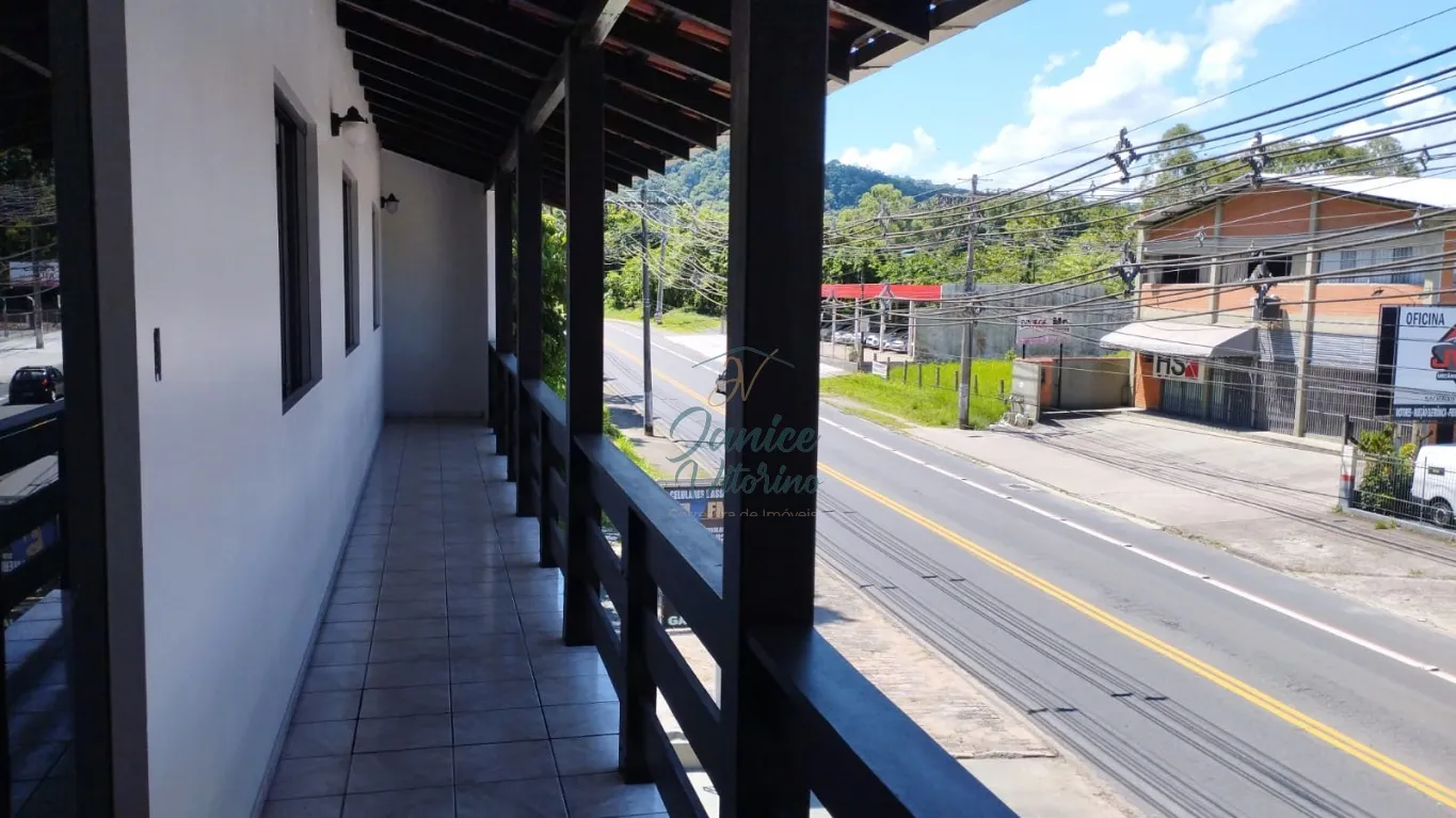 Casa para sua Residêcia e também para sua Empresa com estacionamento. — foto 2