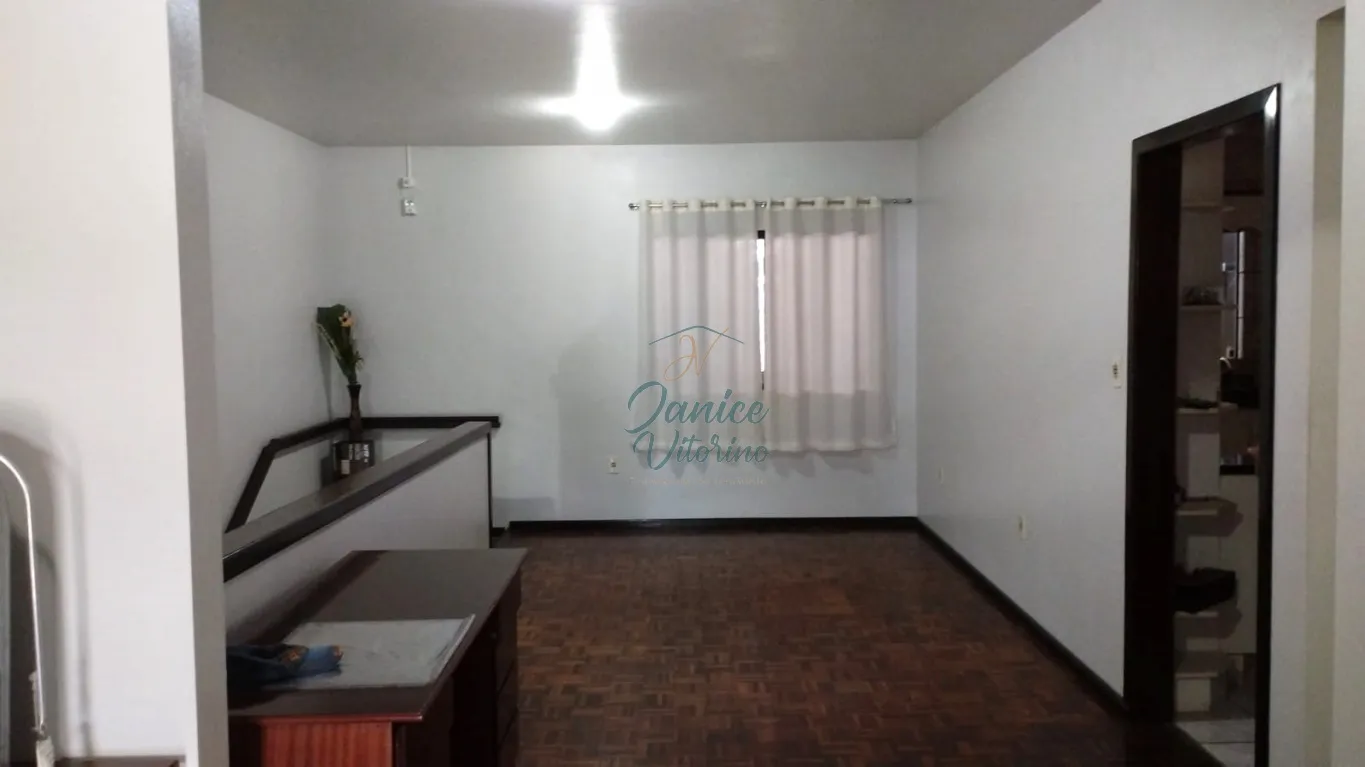 Casa para sua Residêcia e também para sua Empresa com estacionamento. — foto 5
