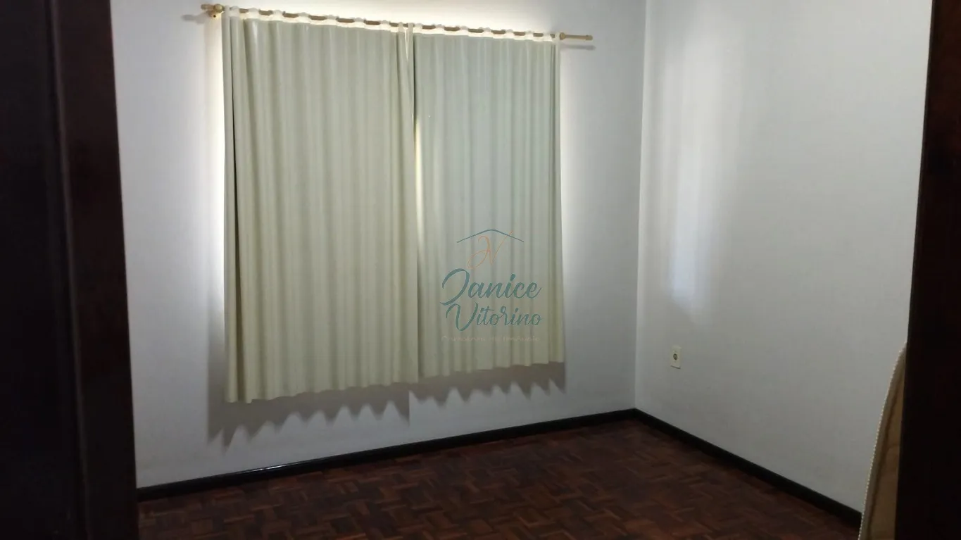 Casa para sua Residêcia e também para sua Empresa com estacionamento. — foto 6