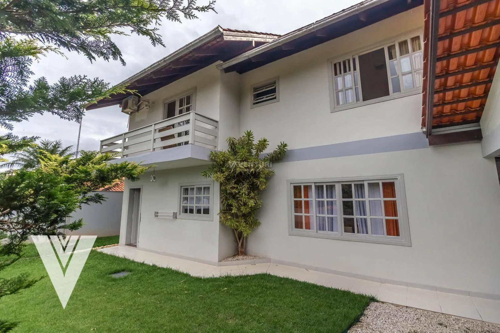Casa com 3 dormitórios, sendo 1 suíte para alugar, 203 m por R$ 7.500/mês - Água Verde - Blumenau/SC — foto 4