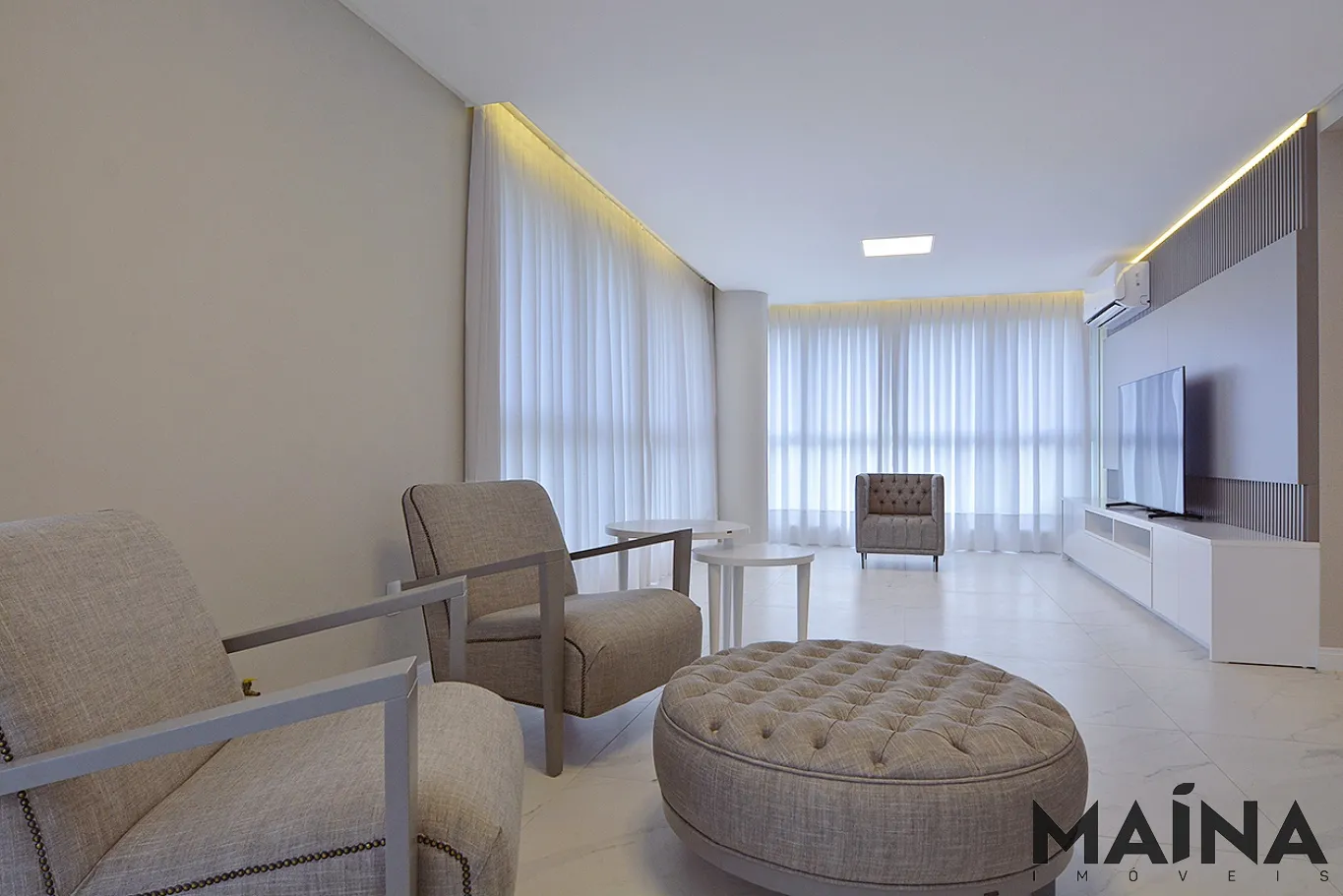 Excelente oportunidade, apartamento de alto padrão mobiliado e financiado direto com a construtora. 200,00 m privativa com 3 suíte por R$ 2.800.000,00 - Blumenau/SC — foto 2